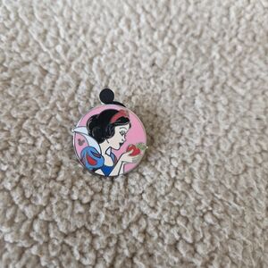 3/$25 ❤️Disney Snow White Disney Trading Pin